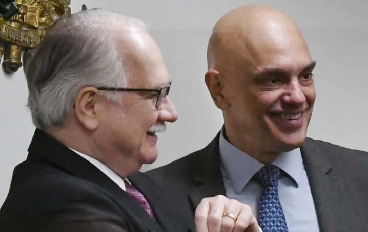 Fachin critica sanção de Trump a Moraes e cita desafio de autocontenção do STF