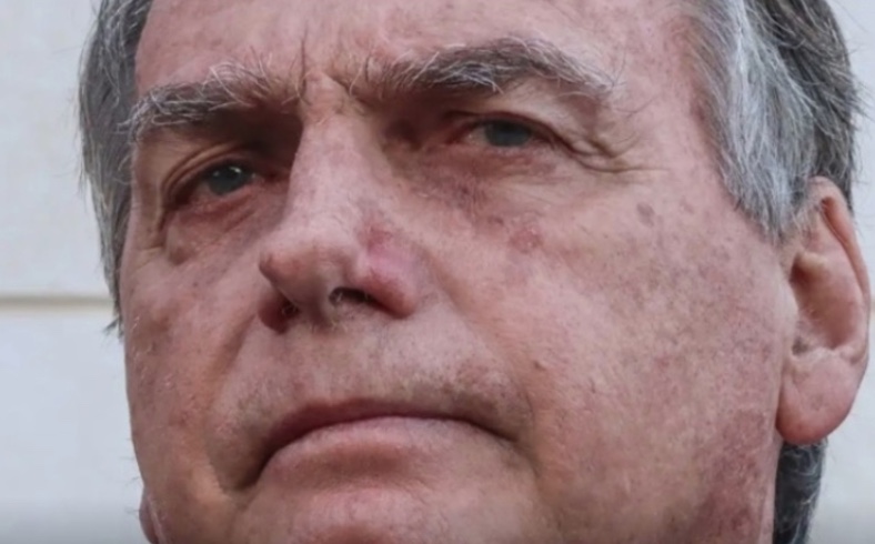 Moraes autoriza visita de filhos e netos a Bolsonaro em prisão domiciliar