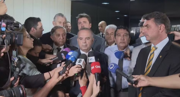 Oposição desocupa plenário do Senado após mais de 47 horas