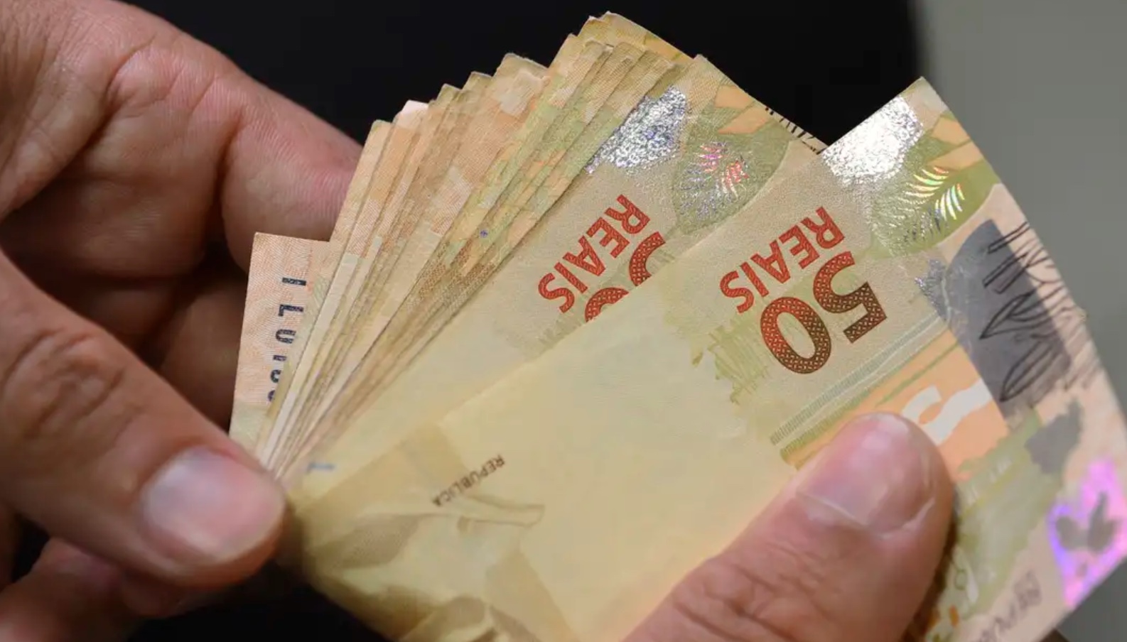 Senado aprova isenção do IR para quem ganha até dois salários mínimos