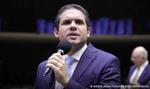 Presidente da Câmara nega acordo com oposição para desocupar plenário