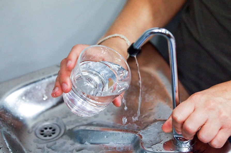 Águas de Manaus é condenada a pagar R$ 5 mil por corte indevido de água