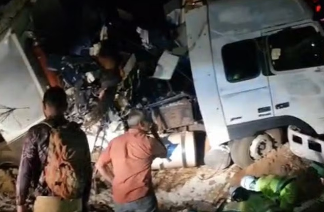 Ônibus e carreta colidem na BR-163, matam 11 e ferem mais de 40 pessoas
