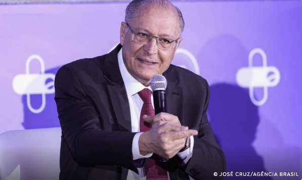 Governo busca diálogo com EUA para proteger setores do tarifaço de Trump