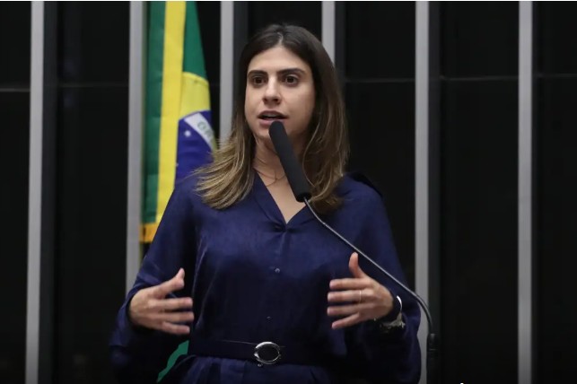 Acusada de agredir Nikolas Ferreira, deputada não é incluída em denúncia