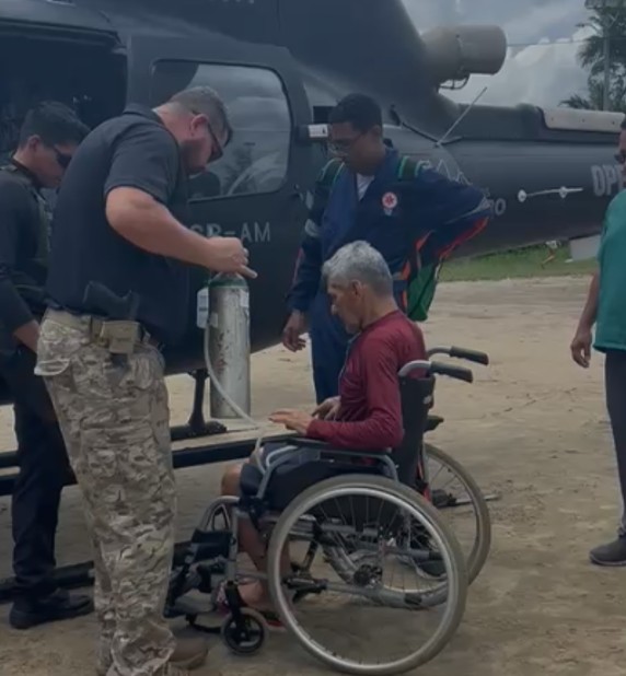Idoso com insuficiência respiratória recebe resgate aéreo no Amazonas