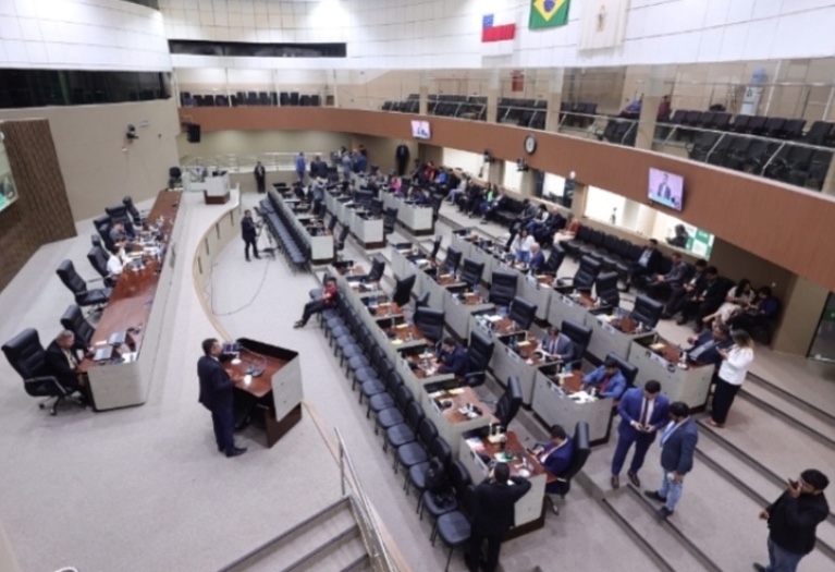 "Adultização" de crianças vira pauta na CMM após denúncias feitas por Felca