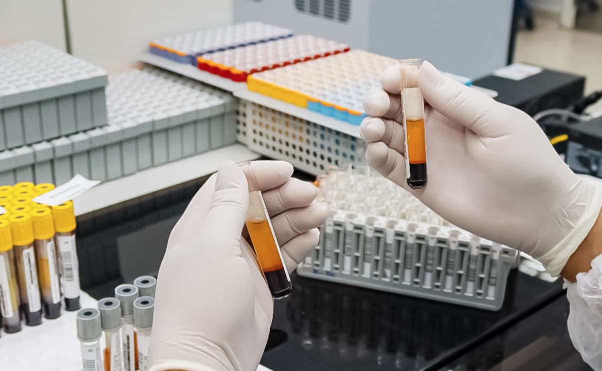 Delphina Aziz bate recorde e realiza mais de 2 milhões de exames em um ano