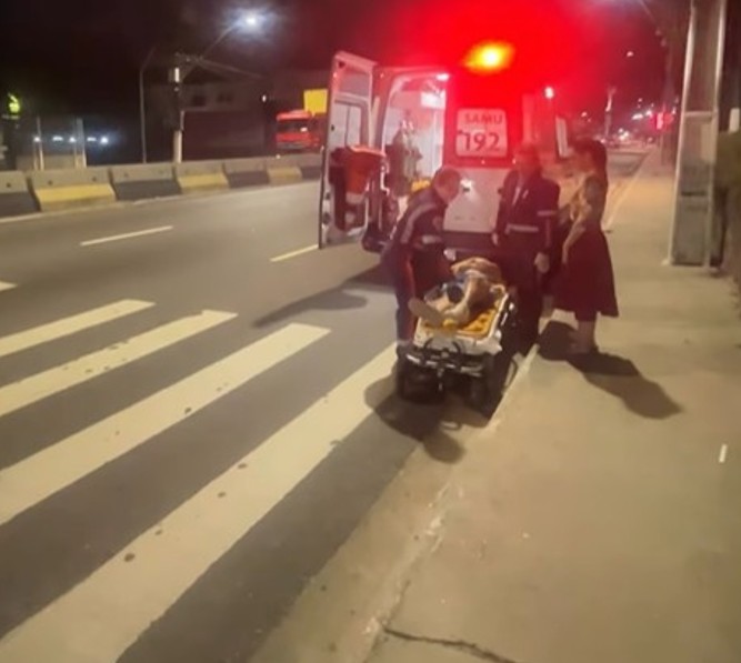 Motociclista atropela jovem e foge na Av. Efigênio Salles