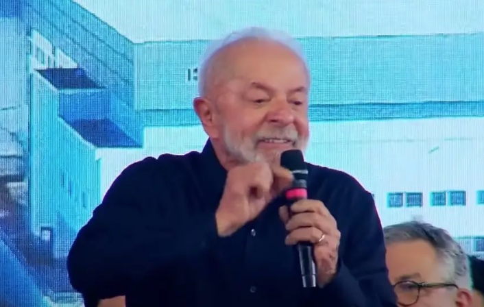 Lula pede cassação de Eduardo Bolsonaro por "traição à pátria"