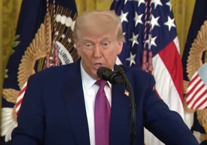 Ucrânia vai decidir que território dará a Putin, diz Trump