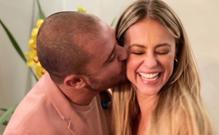 Diogo Nogueira ficou aliviado ao descobrir que Paolla não é bolsonarista