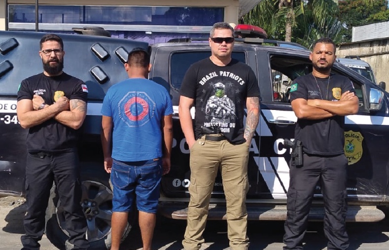 'Xonadinho' é preso com arma e jiboia no Amazonas
