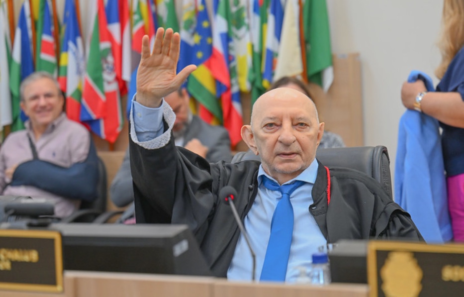 Domingos Chalub se aposenta do cargo de desembargador do TJAM