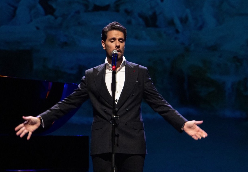 Tenor Thiago Arancam apresenta espetáculo da turnê nacional neste sábado