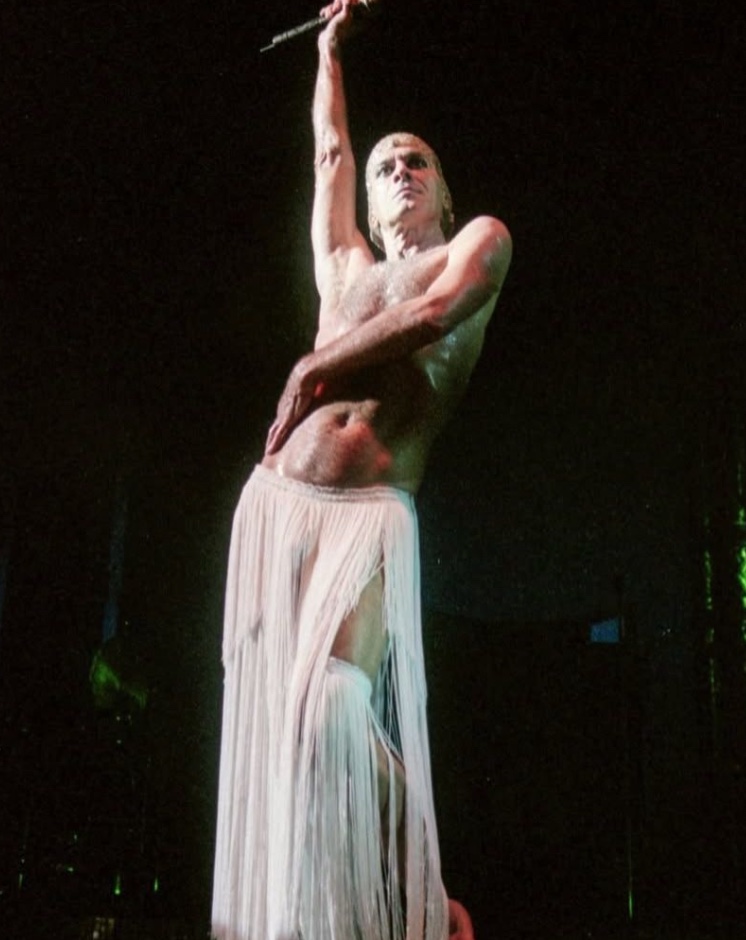 Ney Matogrosso desembarca em Manaus com o espetáculo "Bloco de Rua"