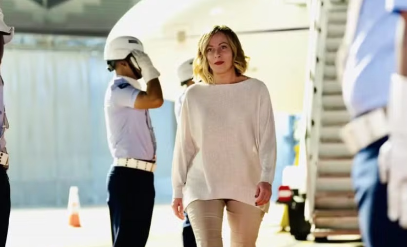 Primeira-ministra da Itália tem fotos publicadas em site pornográfico