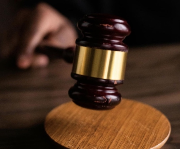 Pai é condenado a 456 anos de prisão por estuprar filha e transmitir crime na internet