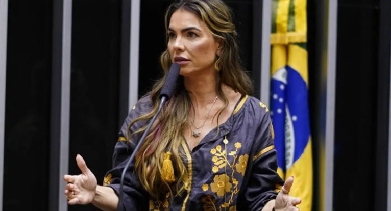 Servidoras pedem cassação de deputada por acusação de "teste do sofá"