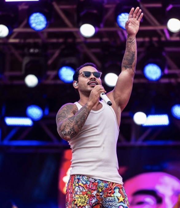 Cantor Mikael comanda show gratuito de pagode em Manaus nesta sexta