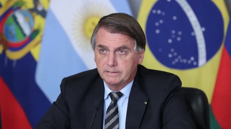 Moraes autoriza Bolsonaro a realizar procedimento médico durante prisão domiciliar