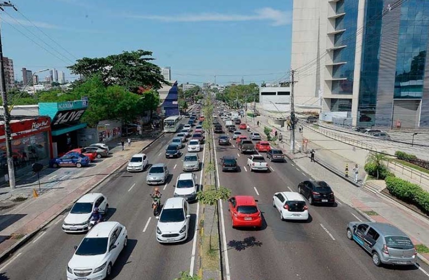 Governo do Amazonas anuncia corte de 50% no IPVA a partir de 2026