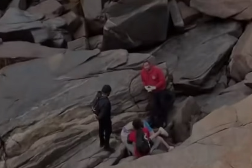 Homem despenca de encosta e morre ao tentar pegar carteira