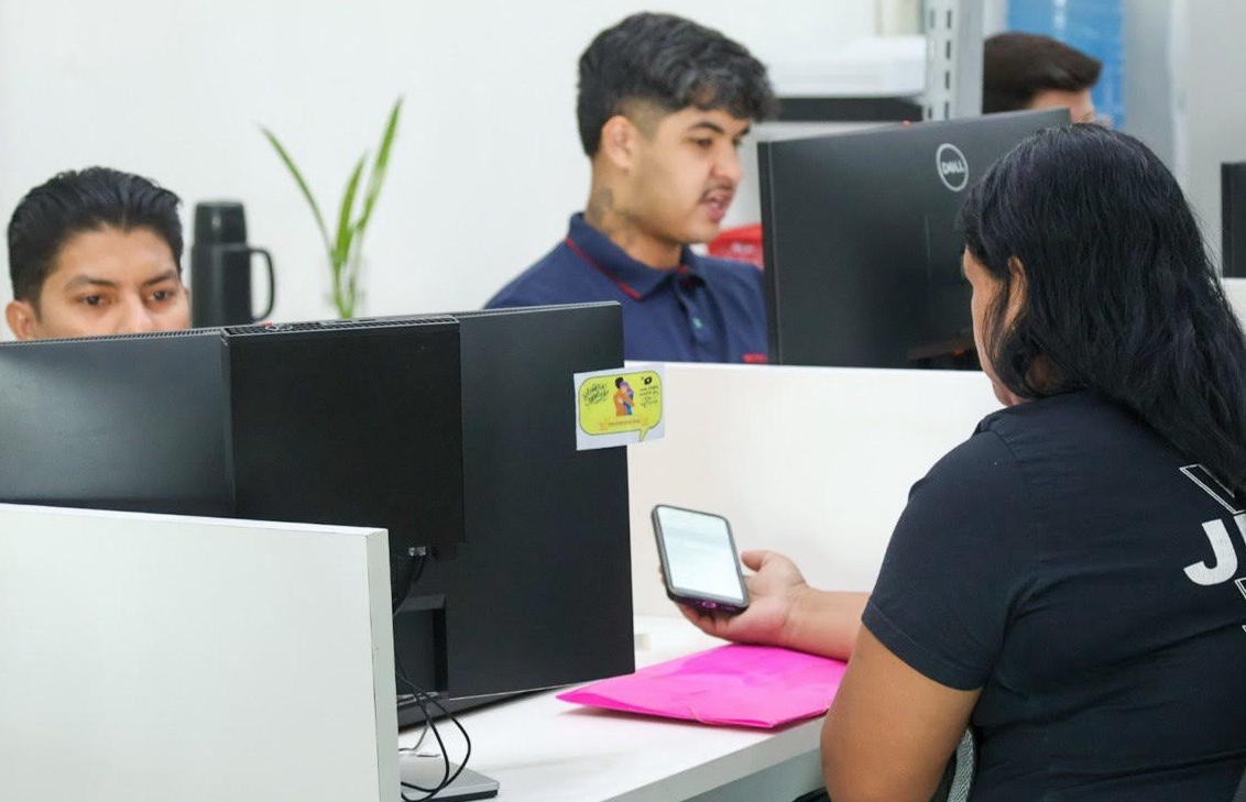 Auxiliar de estoque, costureira e mais: confira vagas do Sine Amazonas