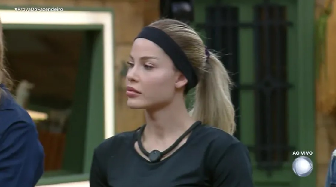 Saory Cardoso passa mal e é atendida por equipe médica em A Fazenda 17