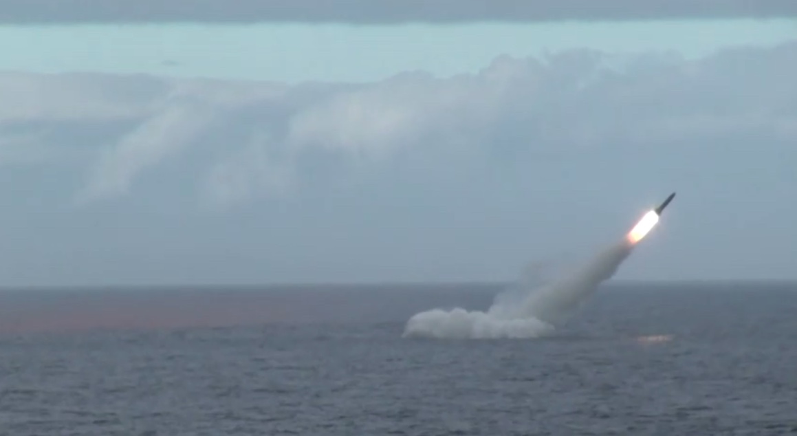 Submarinos nucleares da Rússia lançam mísseis em exercícios no Pacífico