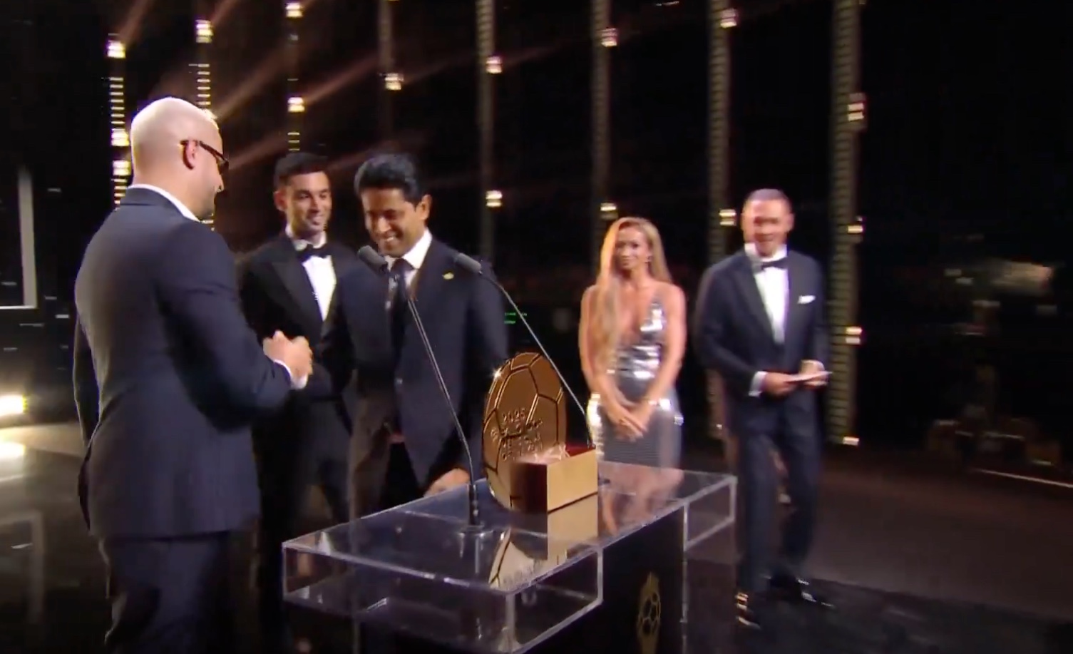 PSG é eleito o clube do ano masculino na Bola de Ouro 2025