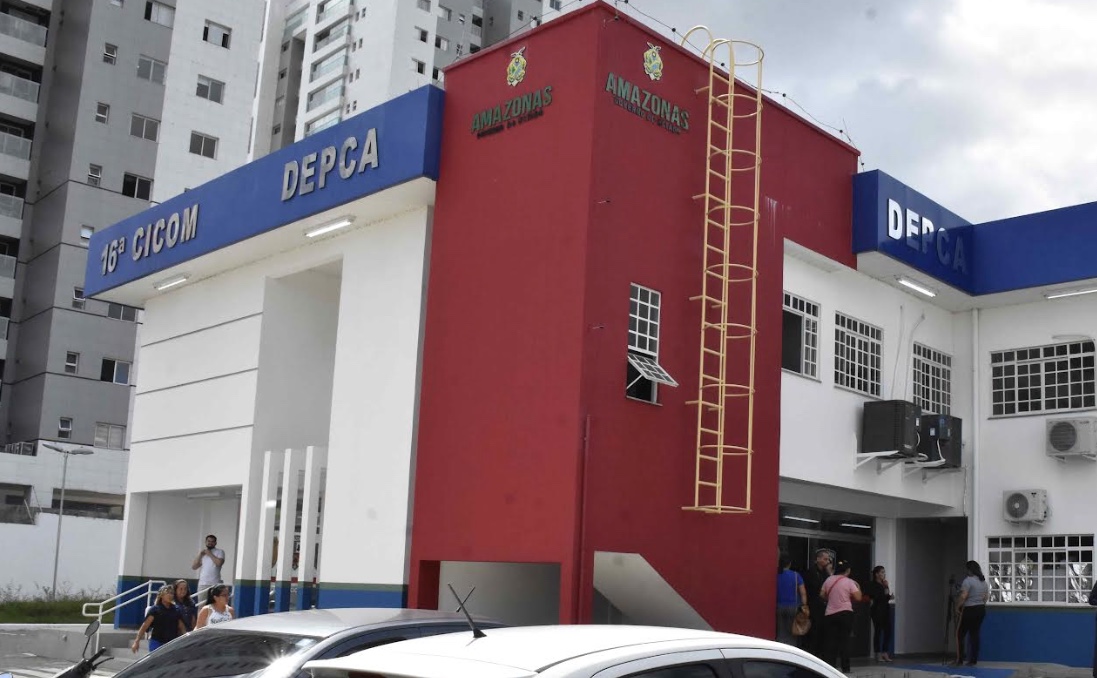 Madrasta é presa por fraturar crânio e costelas de crianças em Manaus