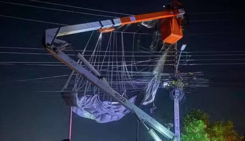 Paraquedista do Exército fica preso em fiação de alta tensão