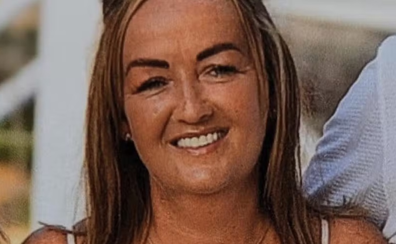 Mulher é eletrocutada após celular conectado ao carregador cair na água