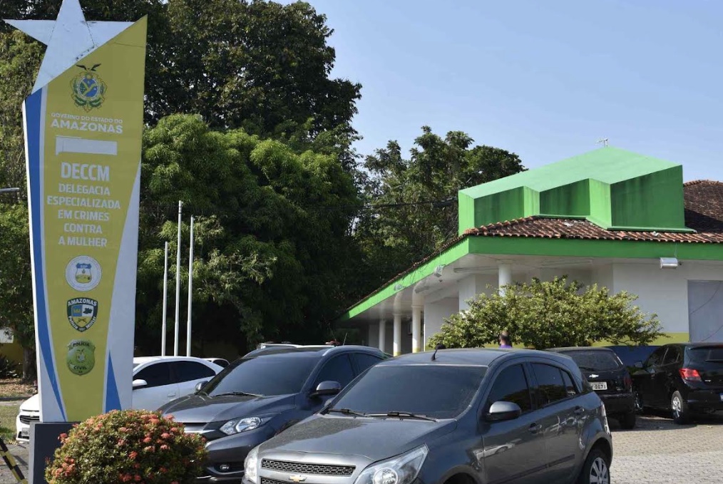 Homem é preso após dar surra na esposa no Japiim