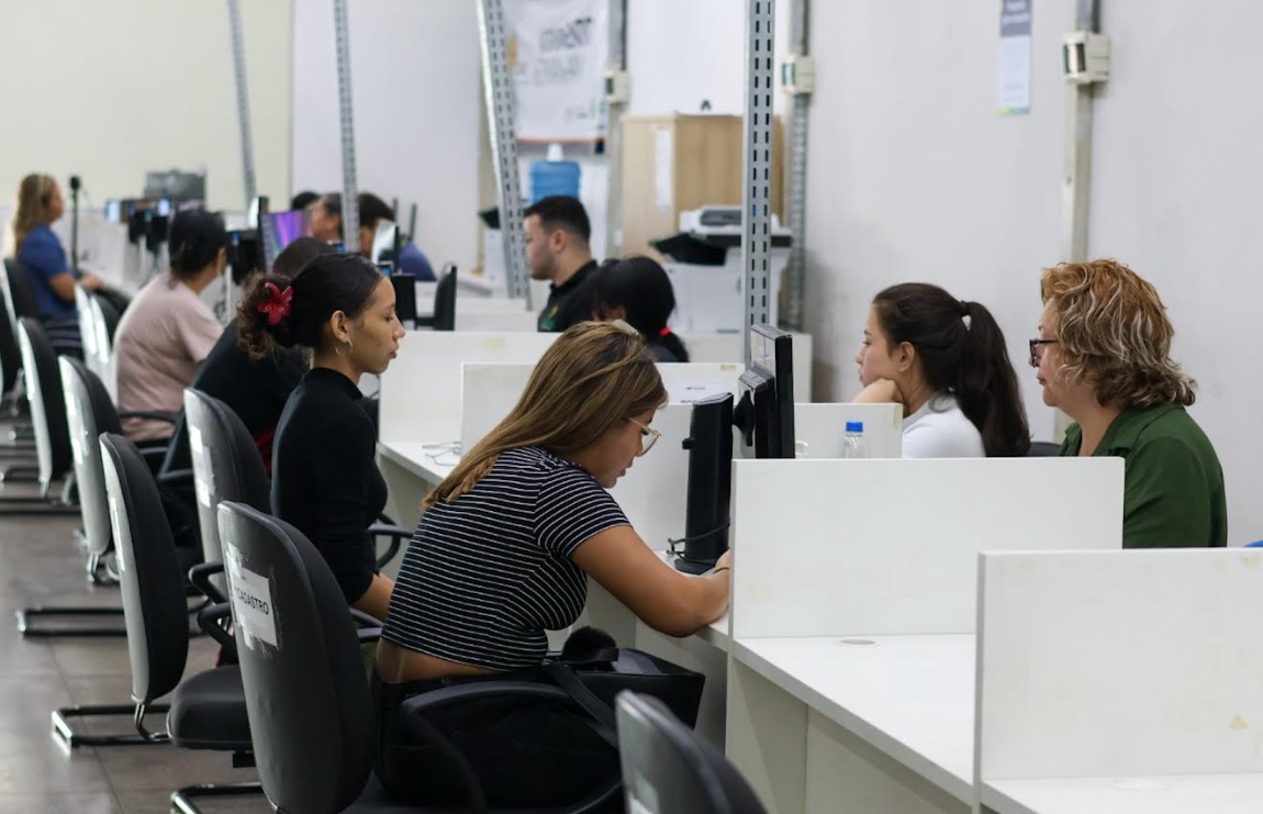 Frentista, repositor e mais: confira vagas de emprego do Sine Amazonas