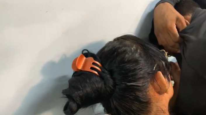 Preso chora ao receber conselhos de vítima que assaltou em Manaus