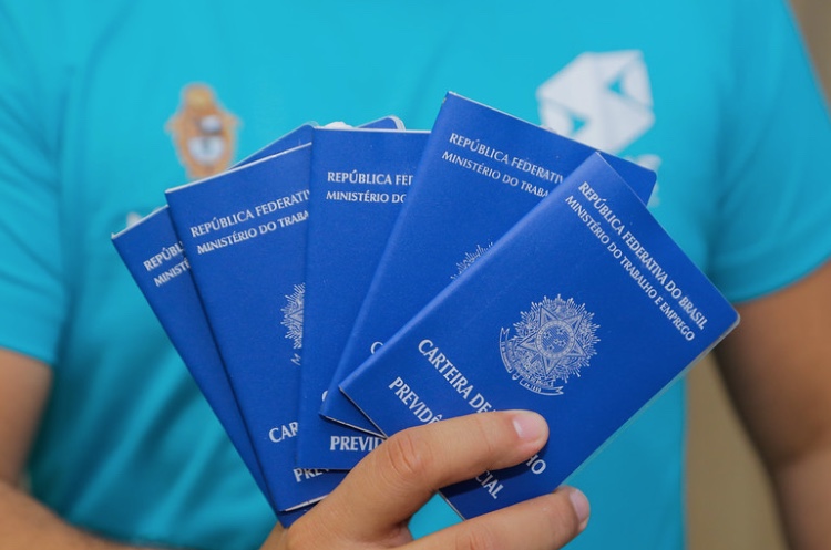 Mais de 300 vagas estão abertas no Sine Manaus para sexta-feira