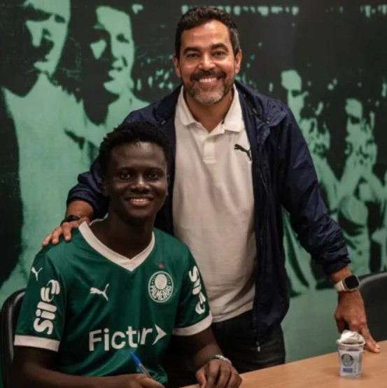 Palmeiras acerta contratação de zagueiro da Costa do Marfim de 18 anos
