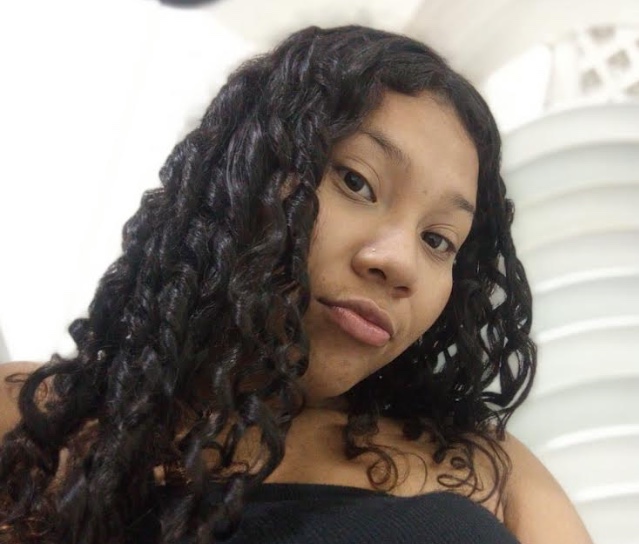 Família procura adolescente desaparecida na Compensa