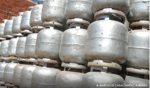 Gás gratuito para 1 milhão de famílias começa segunda-feira