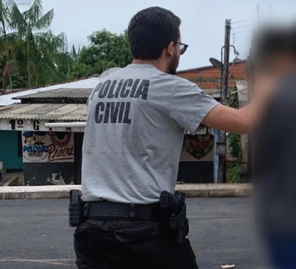 Marido bate na esposa na rua e é preso em flagrante no Amazonas