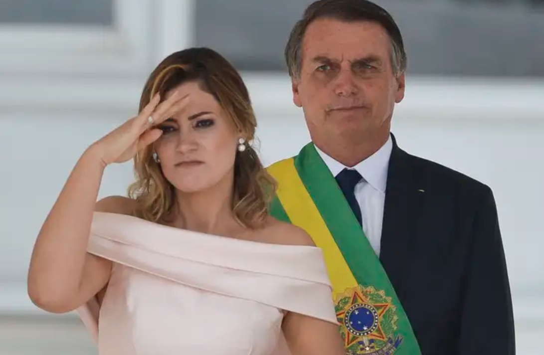 Moraes libera nova visita de Michelle e Carlos a Bolsonaro na PF