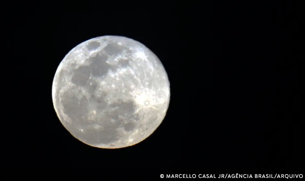 Última Superlua de 2025: "Lua Fria" brilha no céu de quinta a sábado