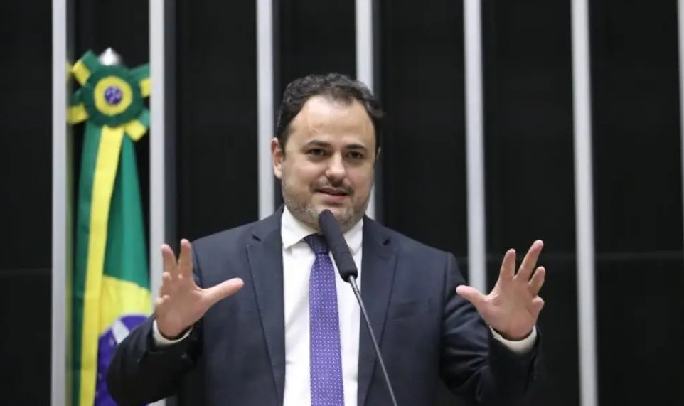 Deputado Glauber Braga escapa da cassação, mas é suspenso por seis meses