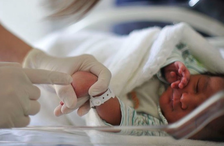 Brasil registra maior queda de nascimentos em 20 anos, aponta IBGE