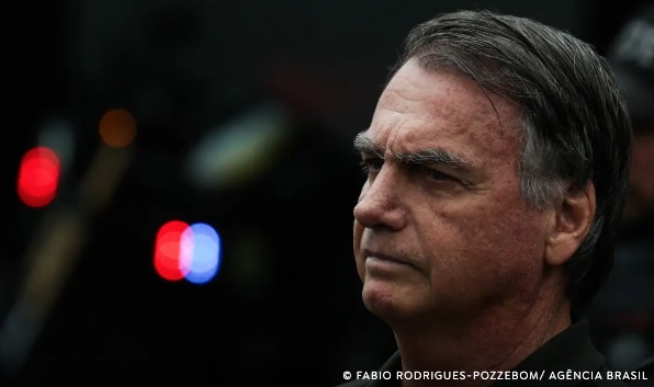 Bolsonaro deve permanecer até uma semana internado após cirurgia