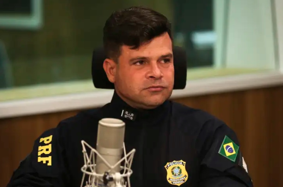 Ex-diretor da PRF é preso após romper tornozeleira e fugir do Brasil