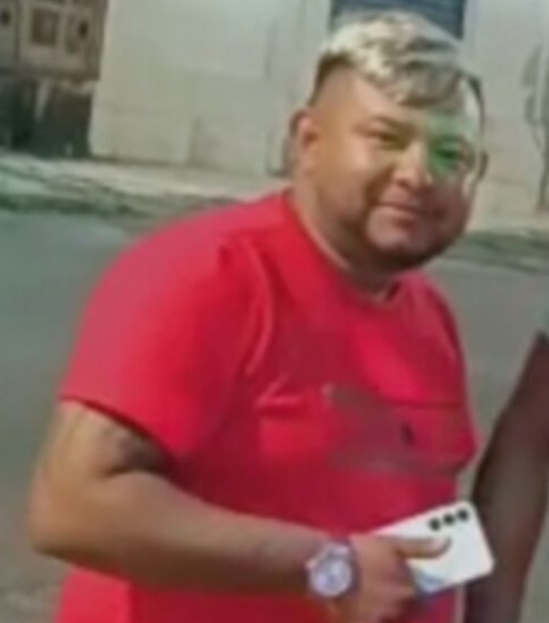 "Eles eram amigos", diz esposa sobre vizinho e borracheiro morto por causa de 'louvor'