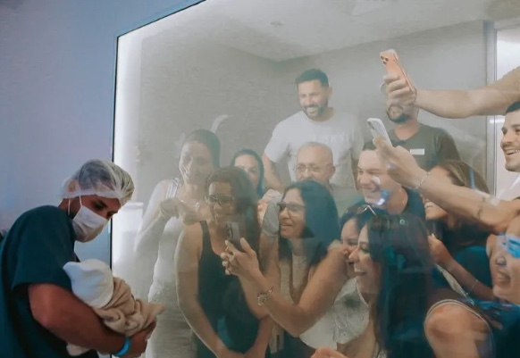 Nasce Rosamaria, primeira filha de Key Alves e Bruno Rosa